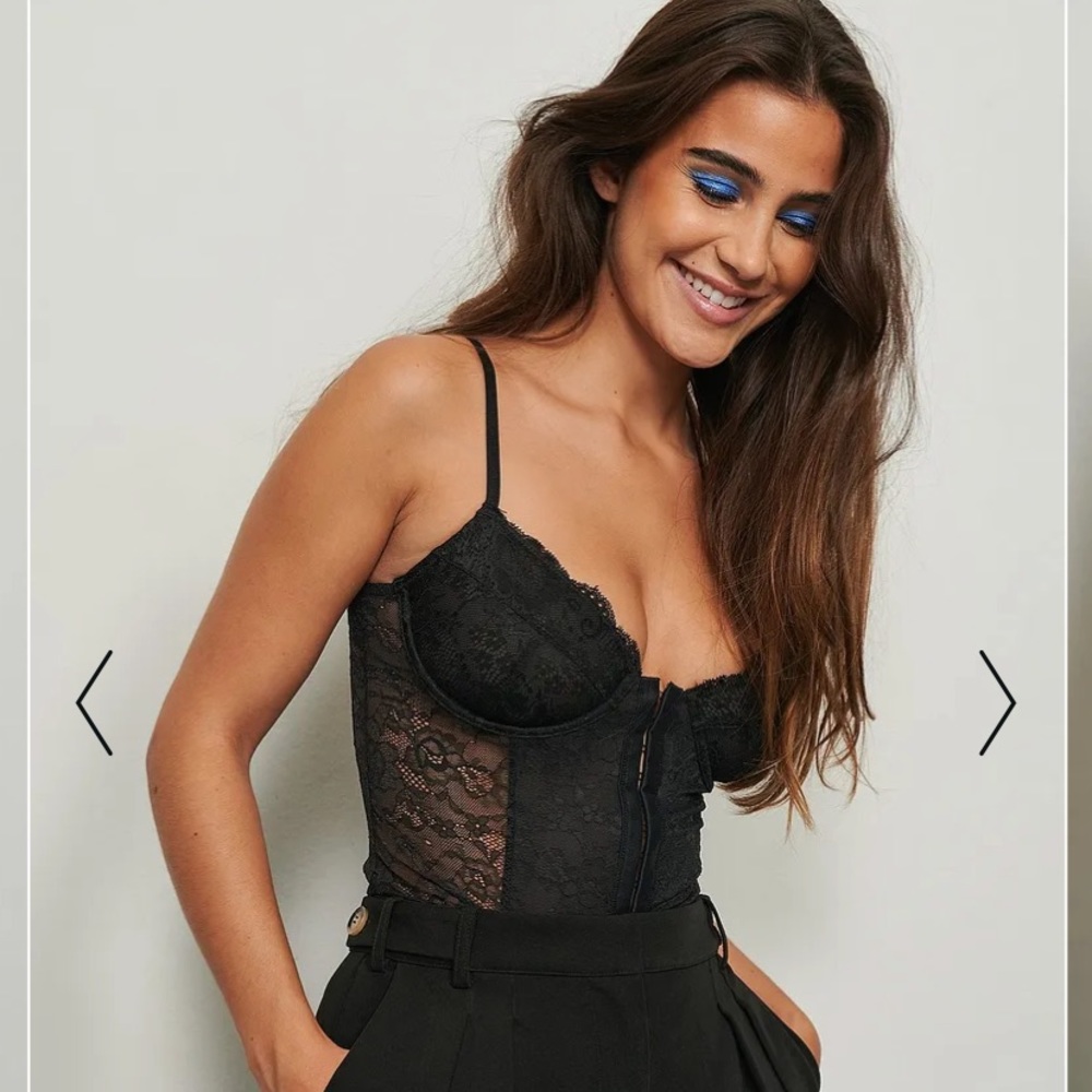NA-KD lingerie lace cup corset size small. Worn one time! Super cute!